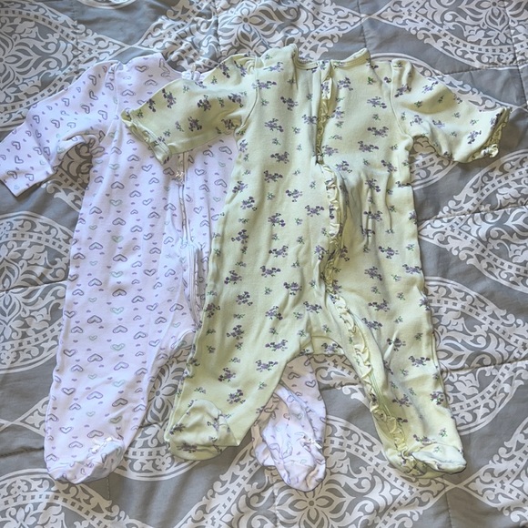Baby onesies - Picture 1 of 6
